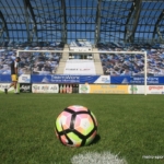 Ballon face au but Stade des Alpes