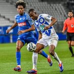lors-du-7e-tour-entre-grenoble-(l2)-et-le-fcvb-fc-villefranche-beaujolais-(en-bleu)-au-stade-des-alpes-ici-le-defenseur-steven-baseya-photo-laurent-barou-1733426824